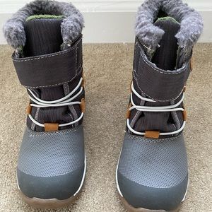 Little boy size 13 Boys snow boots- Worn once